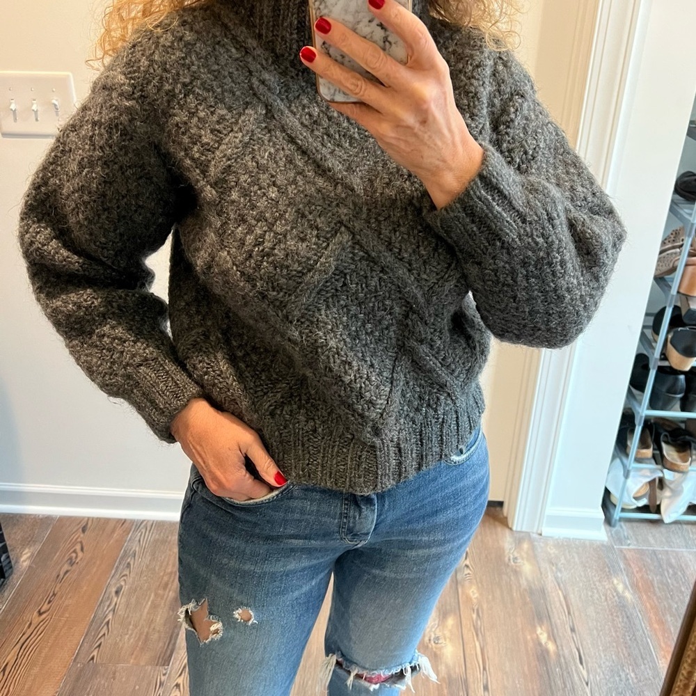 Vintage pure wool gray chunky cable knit pullover mock neck sweater size medium